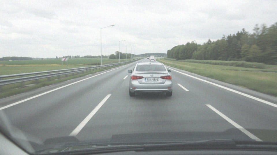 Jakie zasady powinien przestrzegać kierowca defensywny?